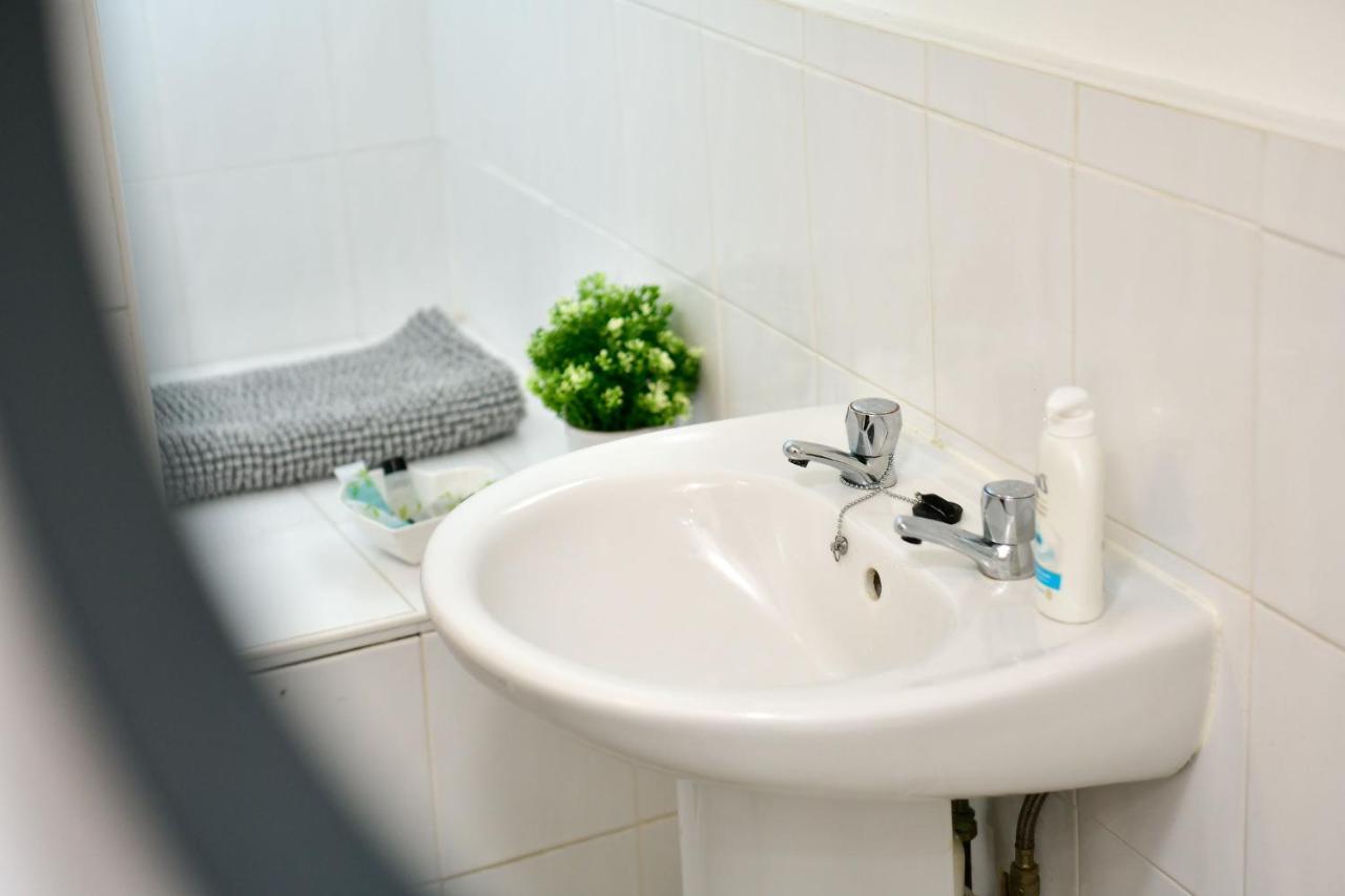 Spacious 2 Bedroom Apartment In The Heart Mumbles Extérieur photo