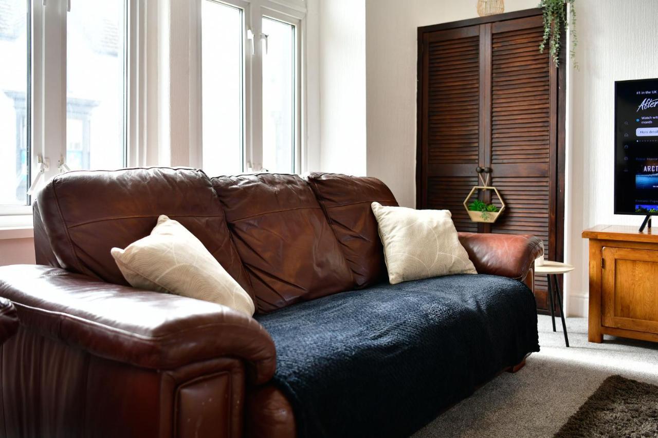 Spacious 2 Bedroom Apartment In The Heart Mumbles Extérieur photo